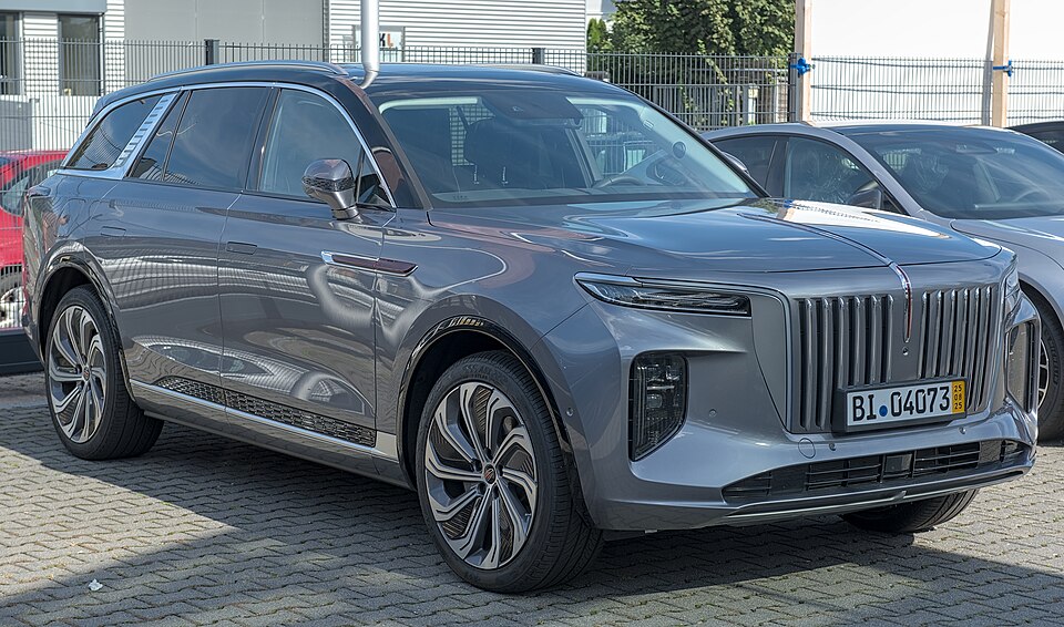 Alexander Migl / Wikimedia Commons (CC BY-SA 4.0) Hongqi E-HS9 — фото
